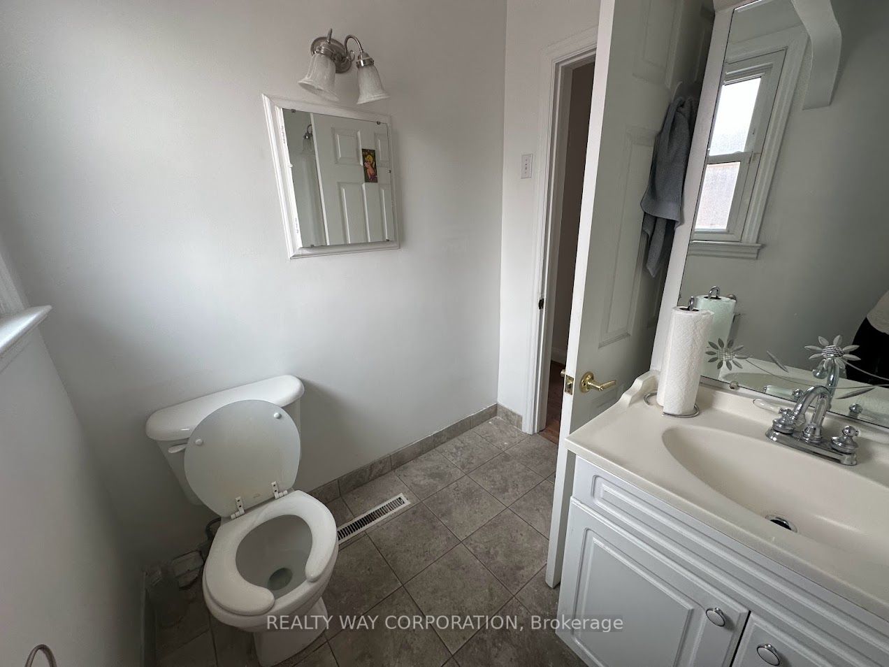 647 Sheppard Ave W
