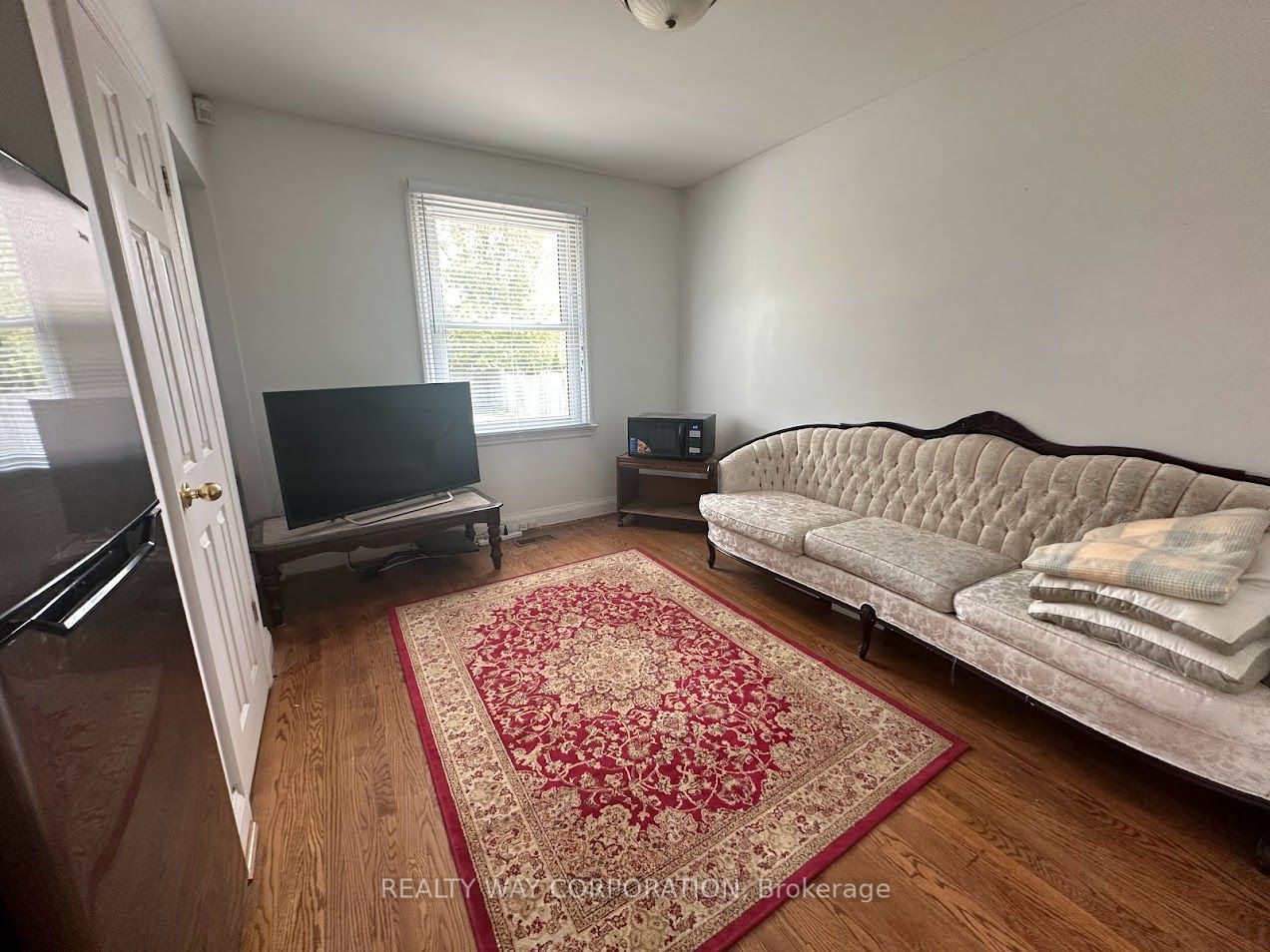 647 Sheppard Ave W