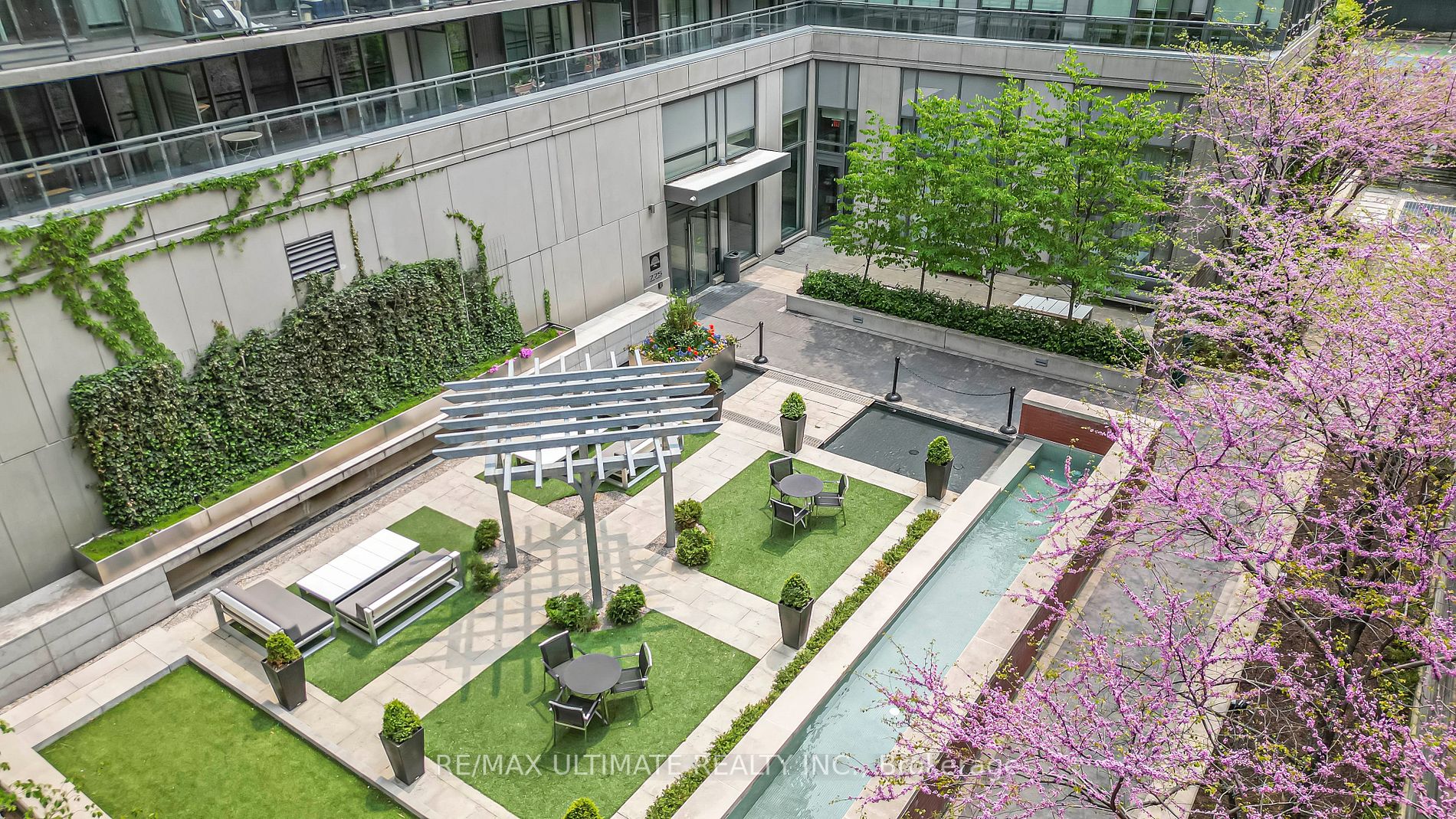 775 King St W, #216