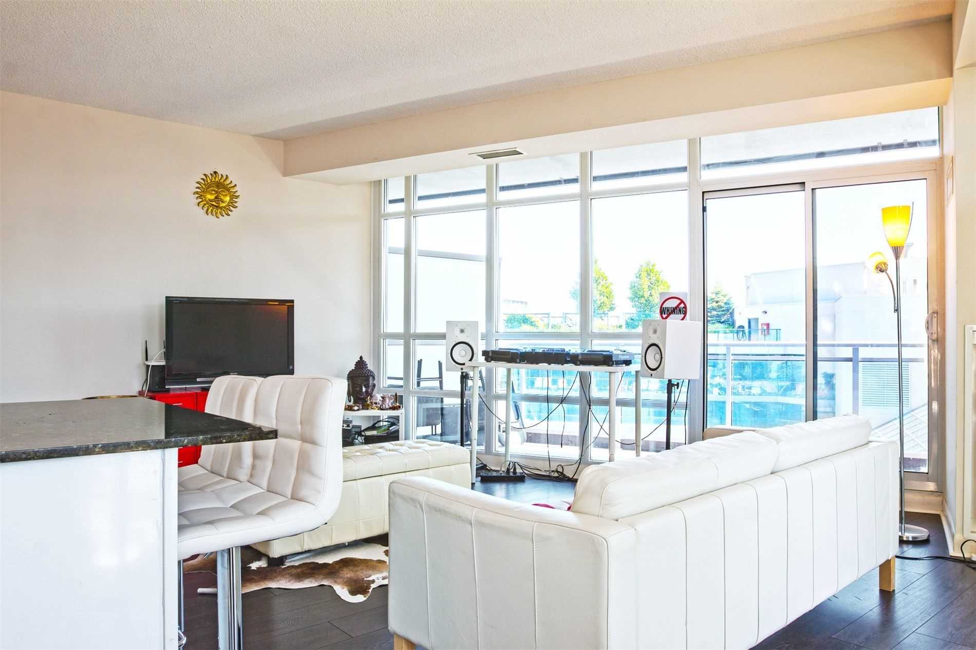 15 Bruyeres Mews, #1108
