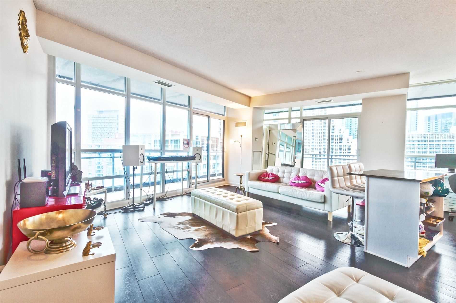 15 Bruyeres Mews, #1108