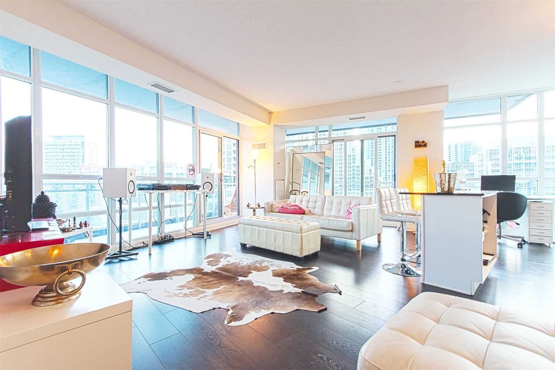 15 Bruyeres Mews, #1108