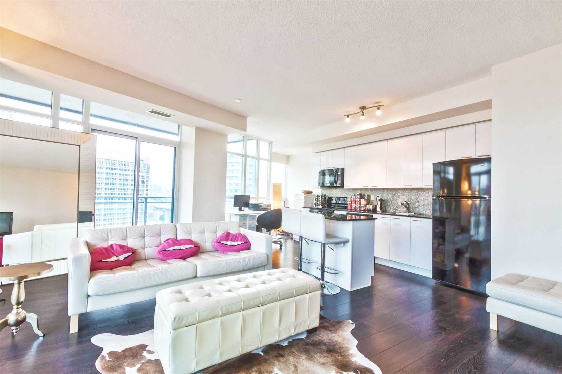 15 Bruyeres Mews, #1108