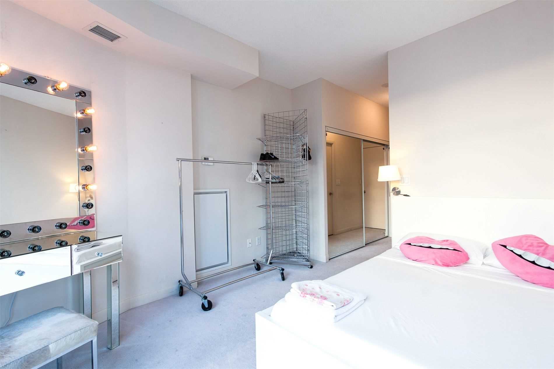 15 Bruyeres Mews, #1108