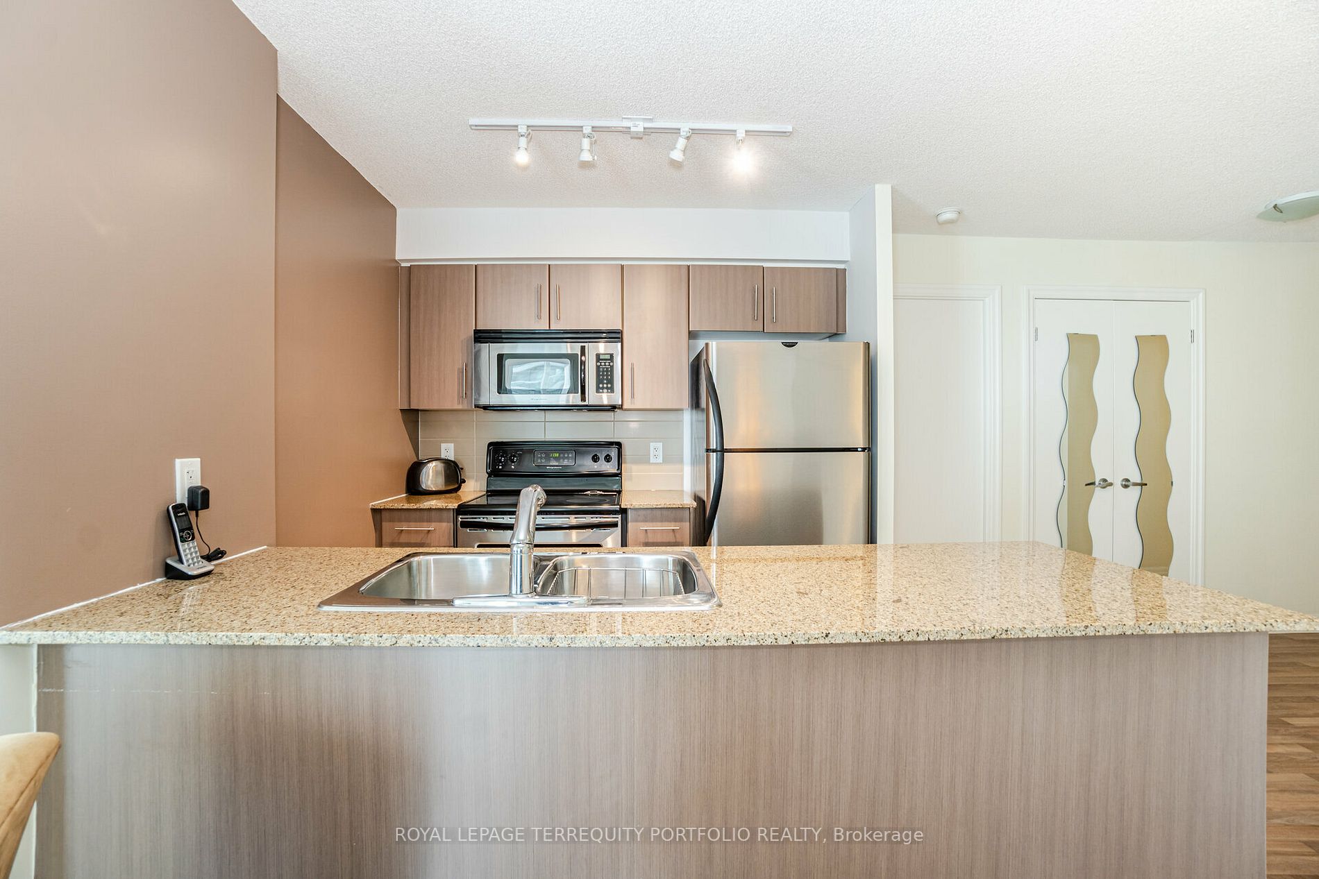 Listing C6018400 - Large Photo # 11