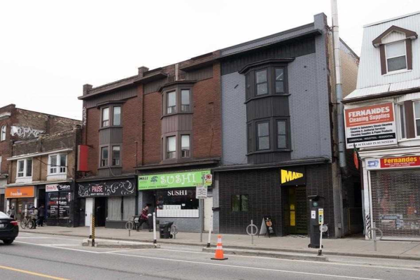 995 Bloor St W, Toronto