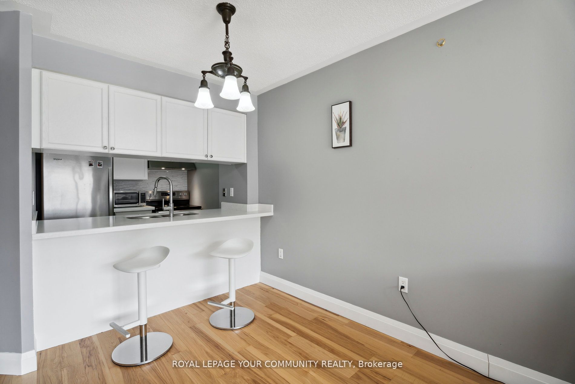 887 Bay St, #611