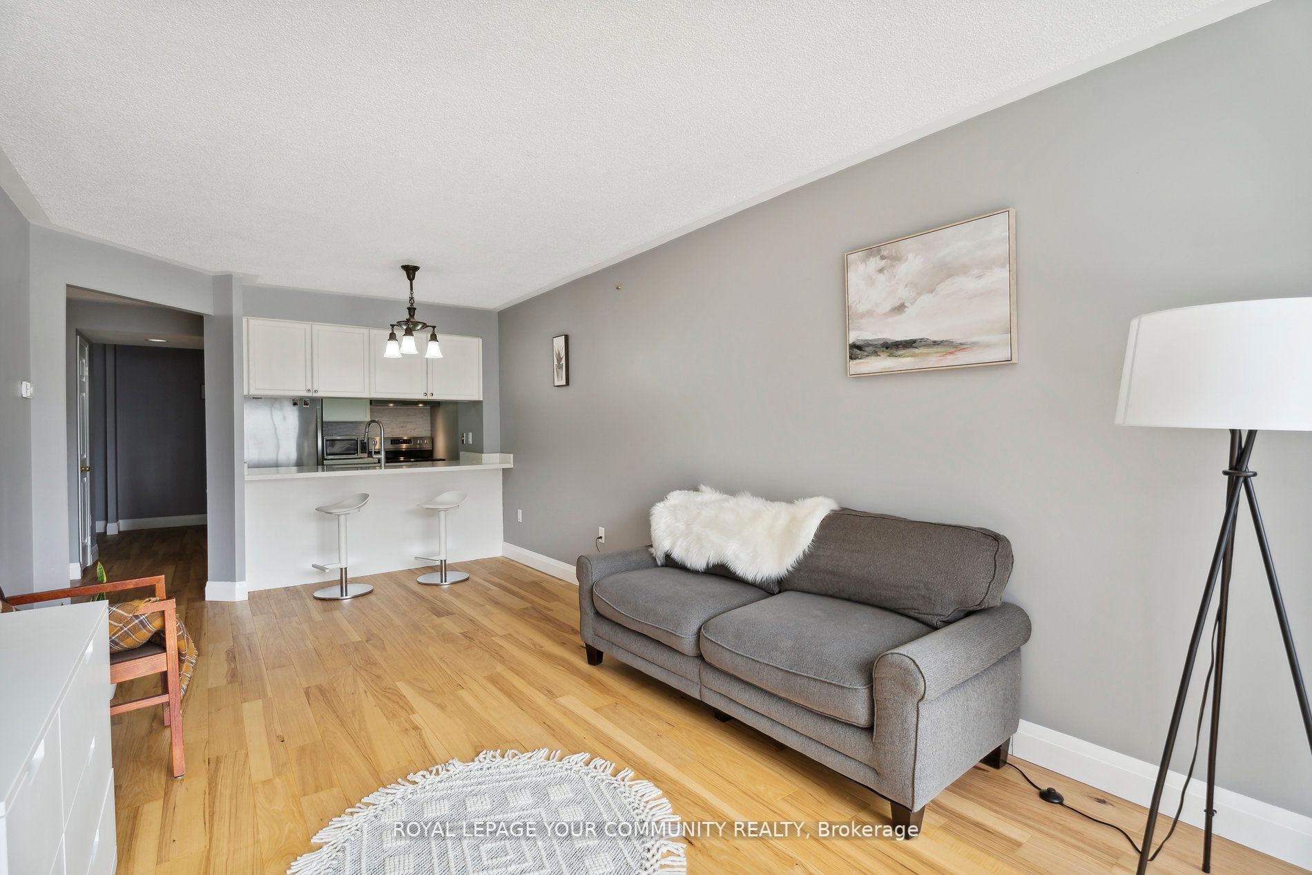887 Bay St, #611