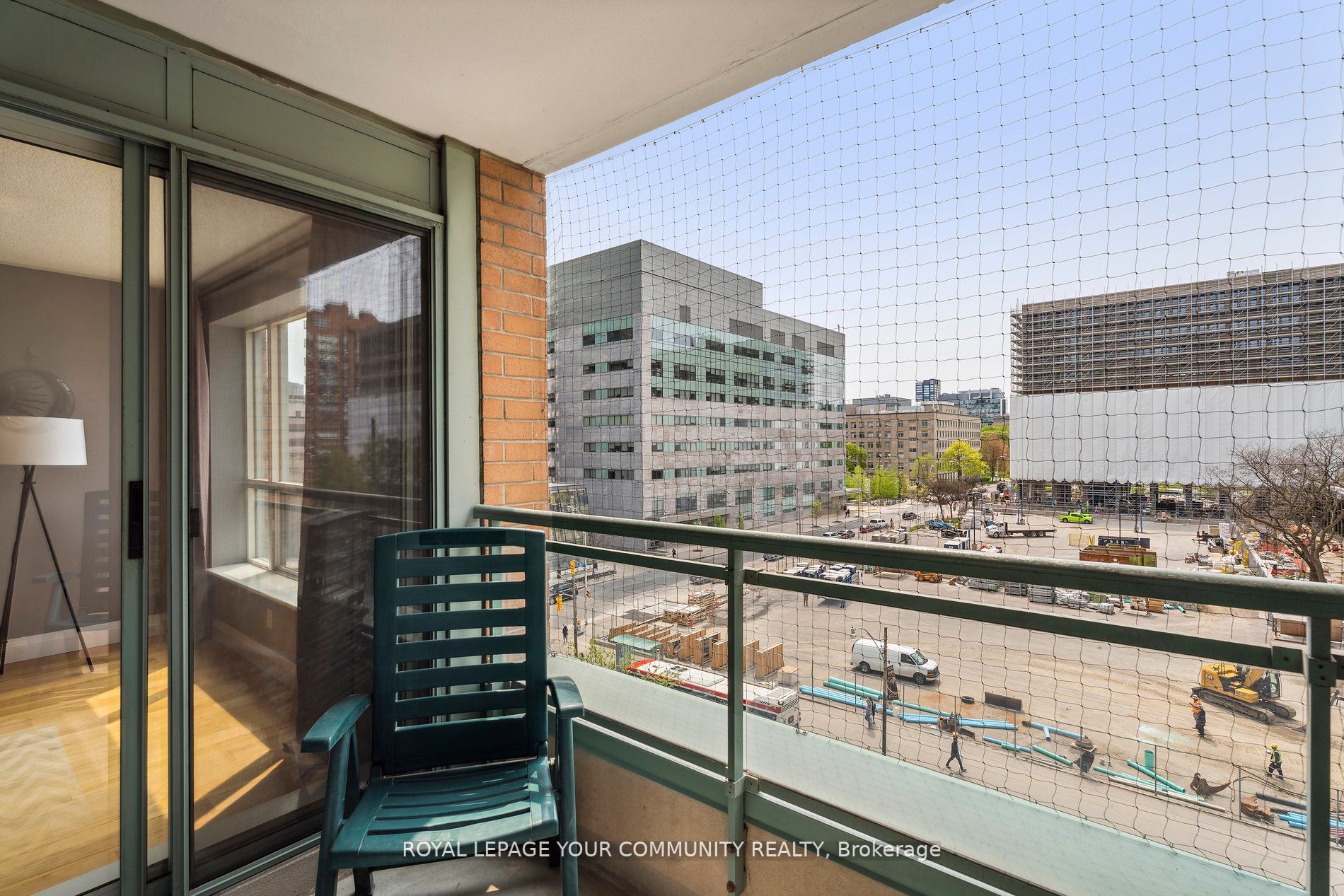 887 Bay St, #611