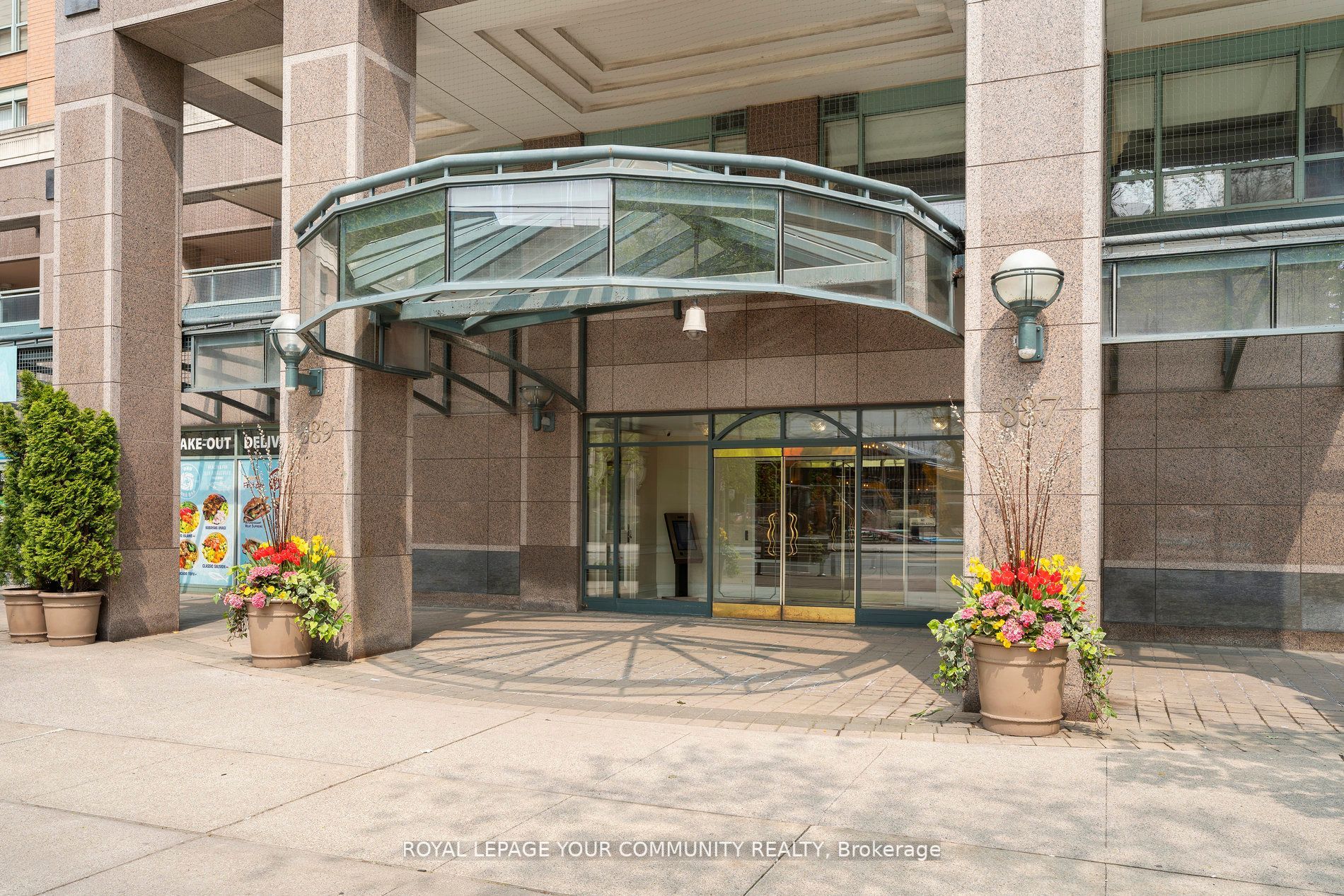 887 Bay St, #611