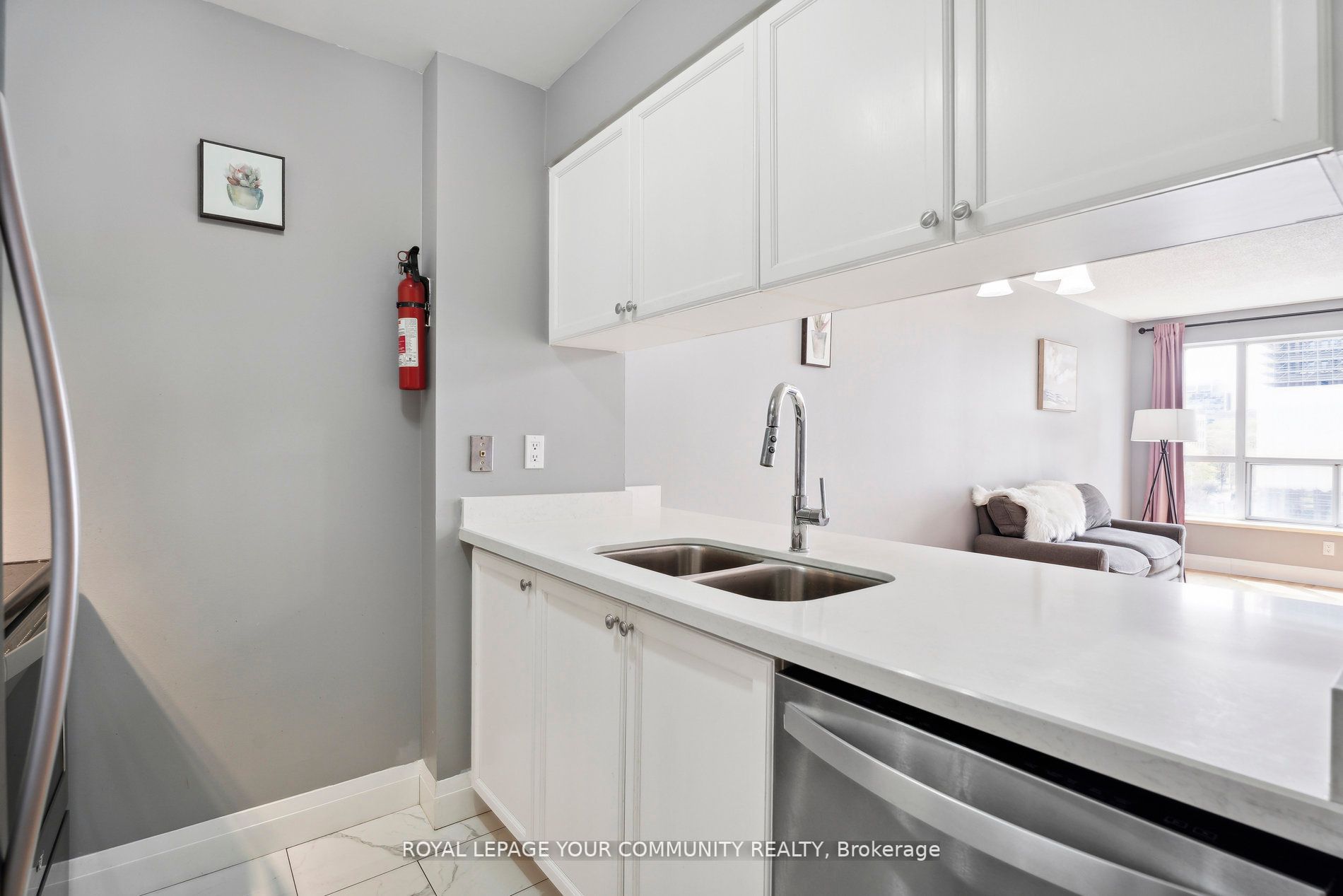 887 Bay St, #611