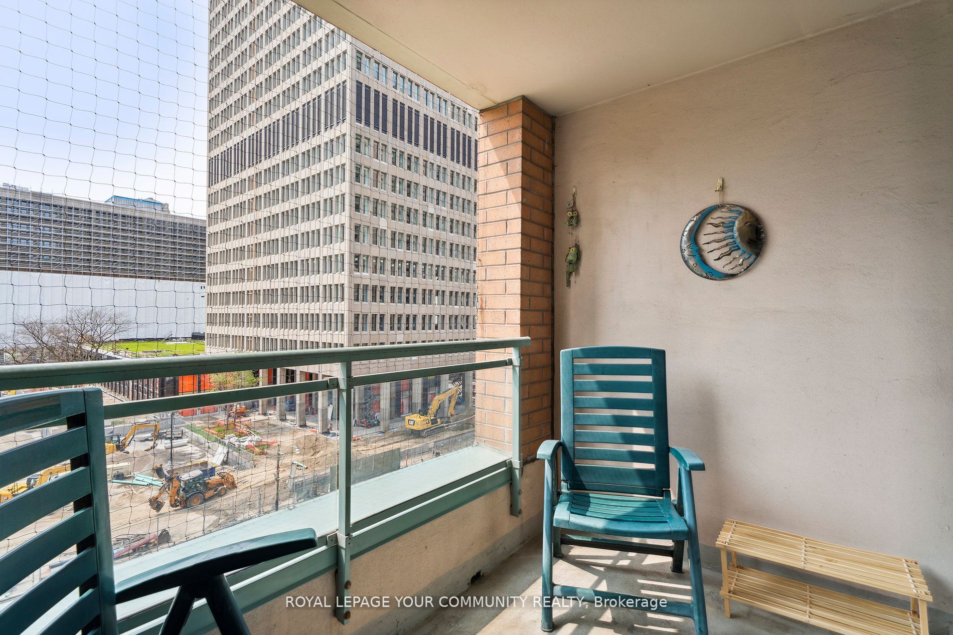 887 Bay St, #611