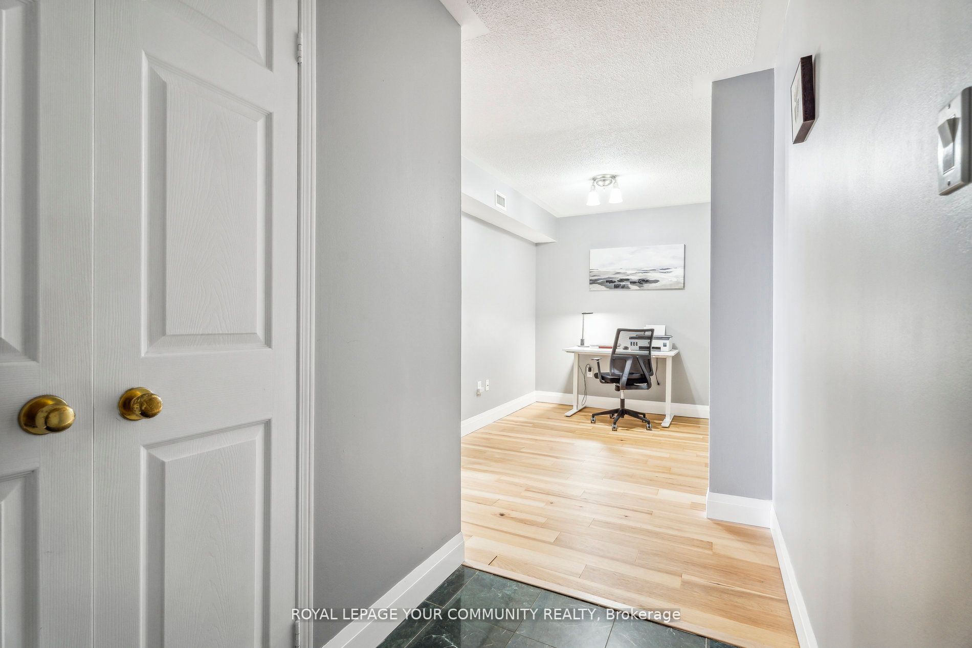 887 Bay St, #611
