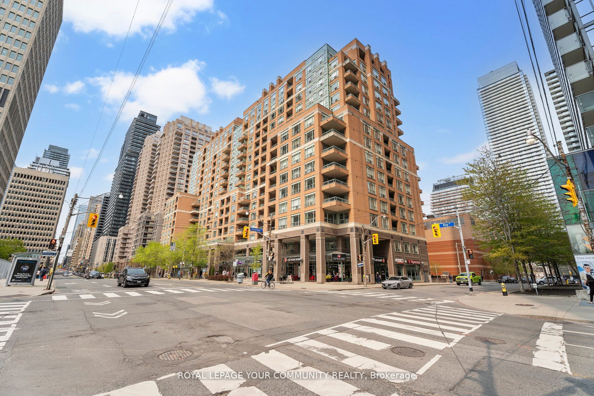 887 Bay St, #611