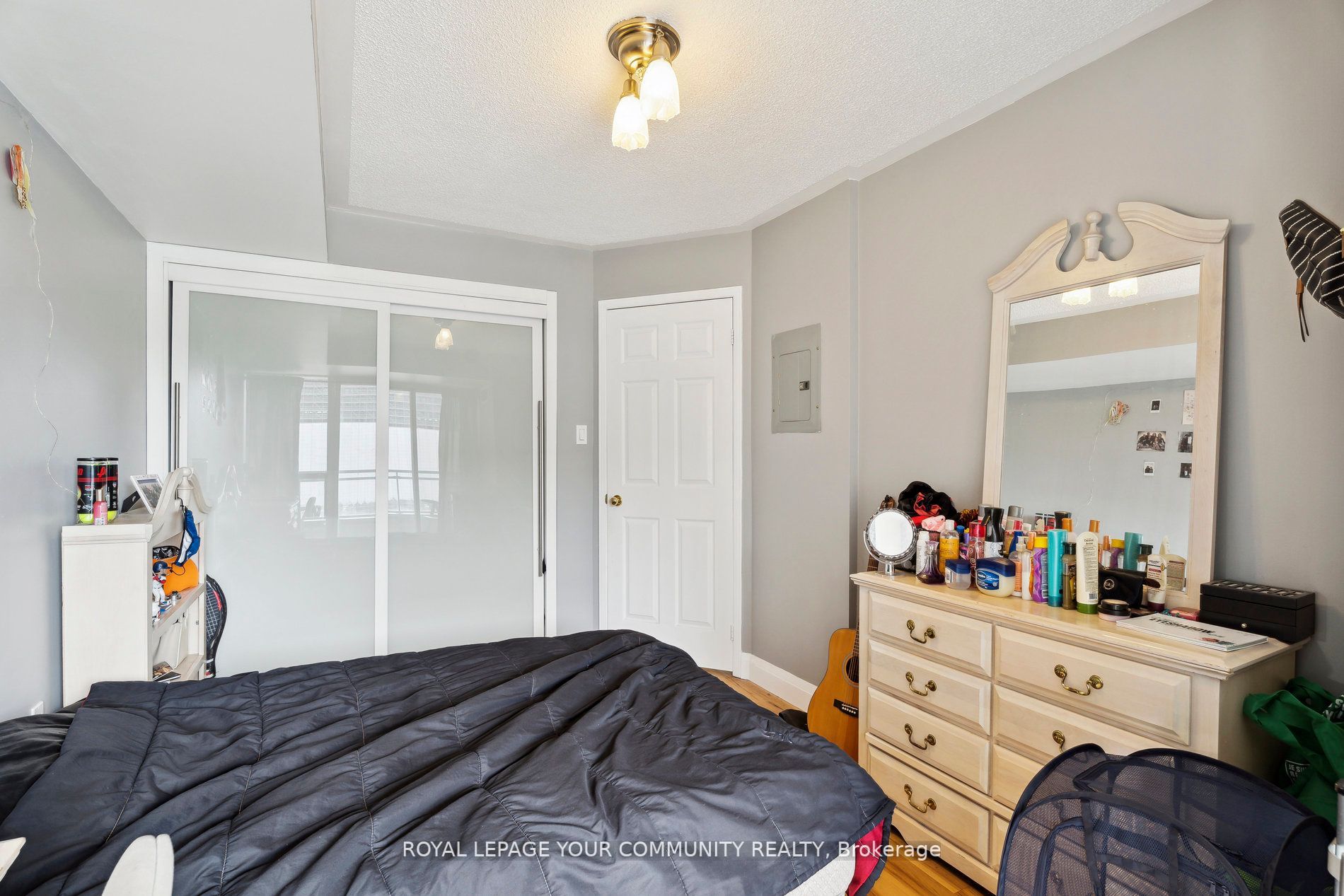 887 Bay St, #611