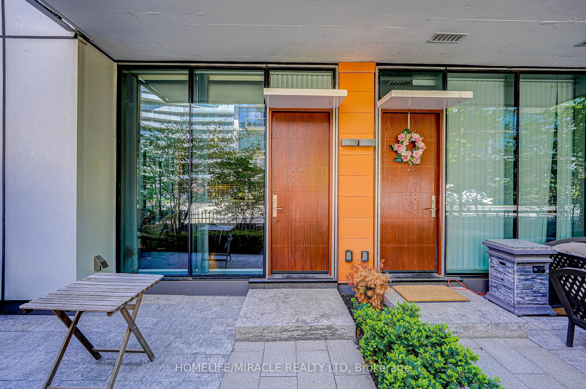 39 Queens Quay E, #101