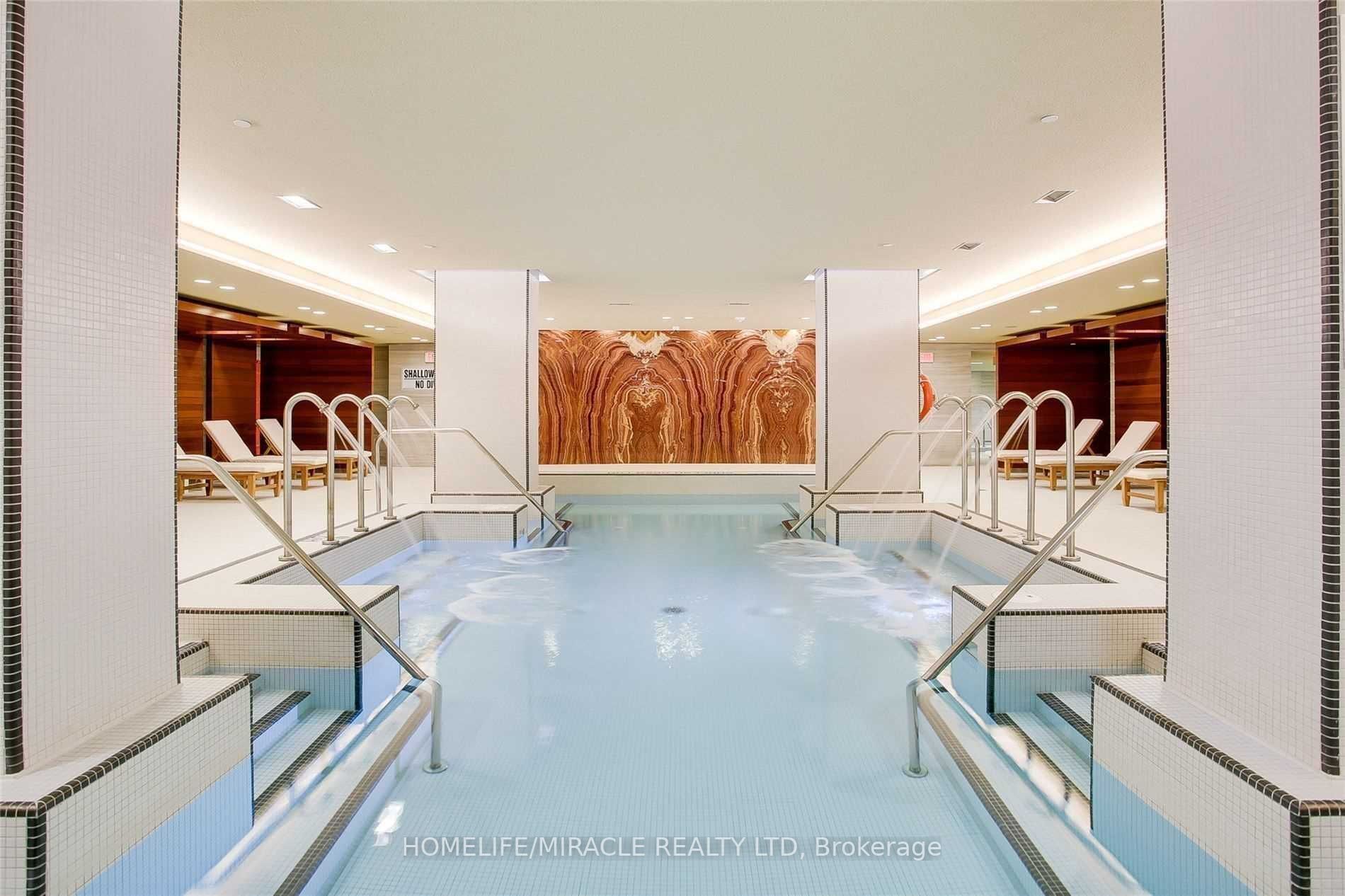 39 Queens Quay E, #101