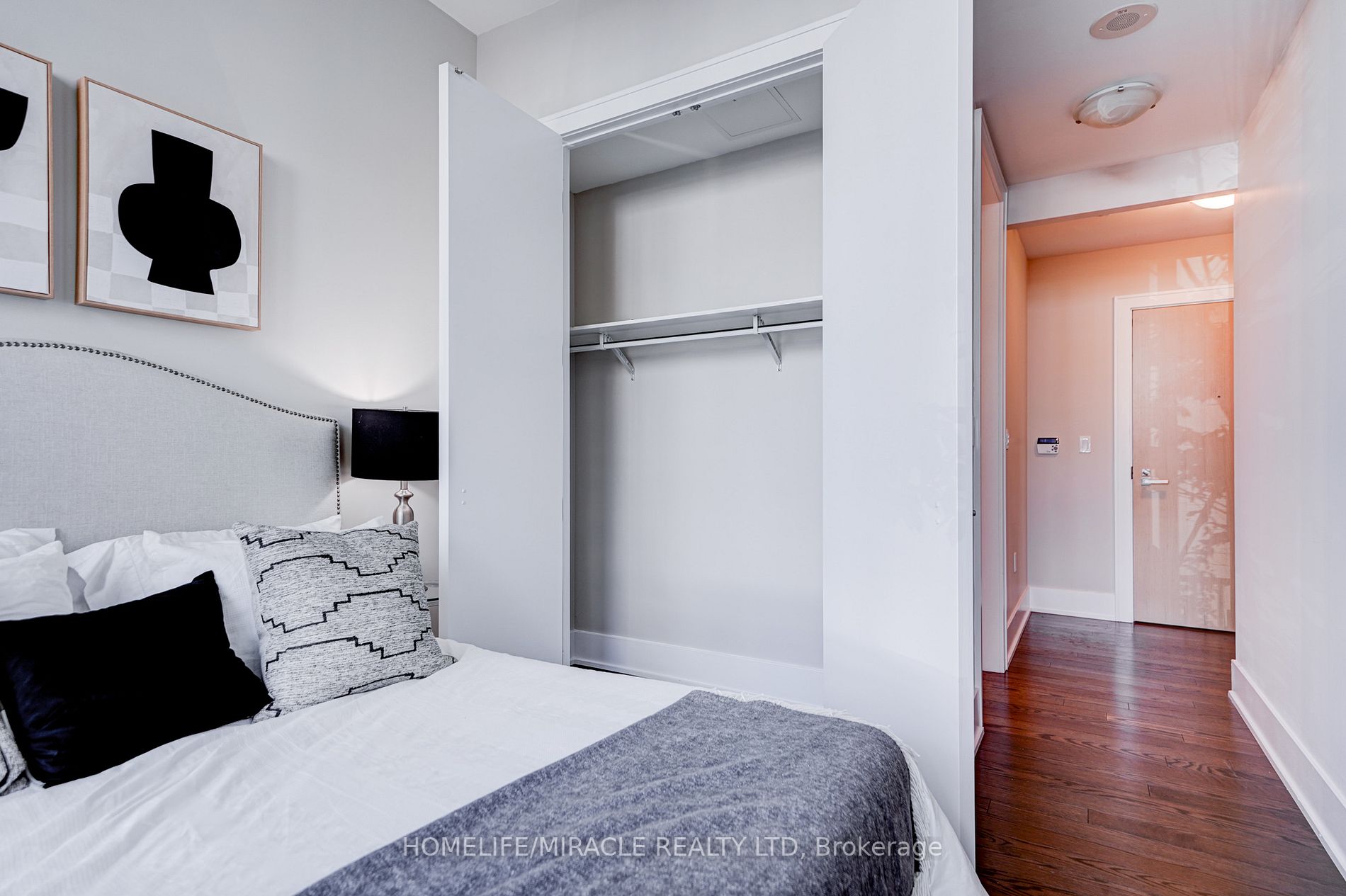 39 Queens Quay E, #101