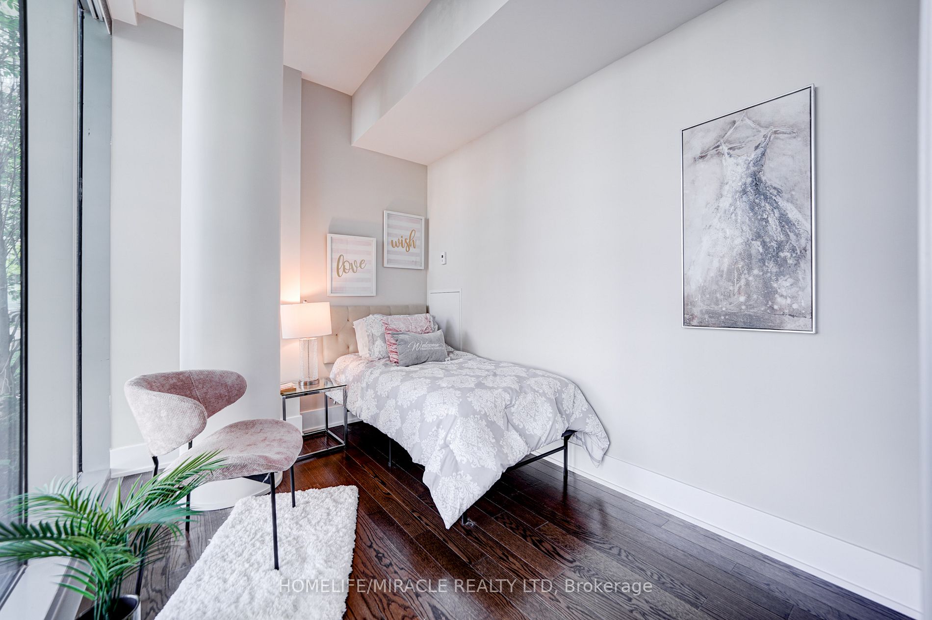 39 Queens Quay E, #101