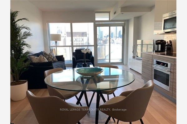 210 Simcoe St, Toronto