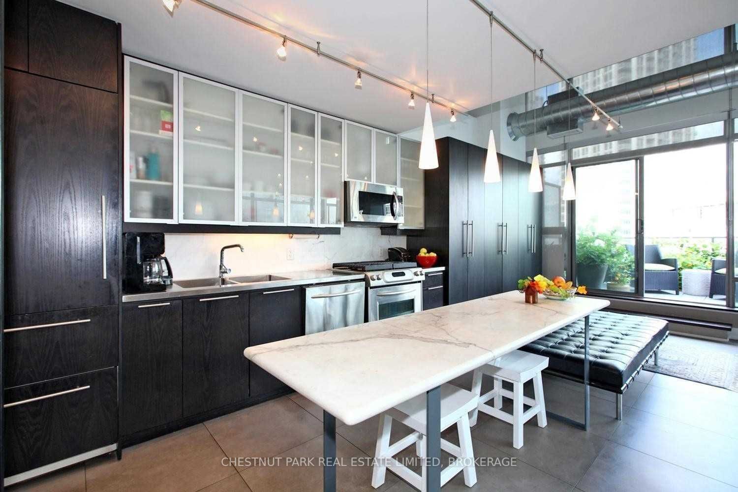 637 Lake Shore Blvd W, #617