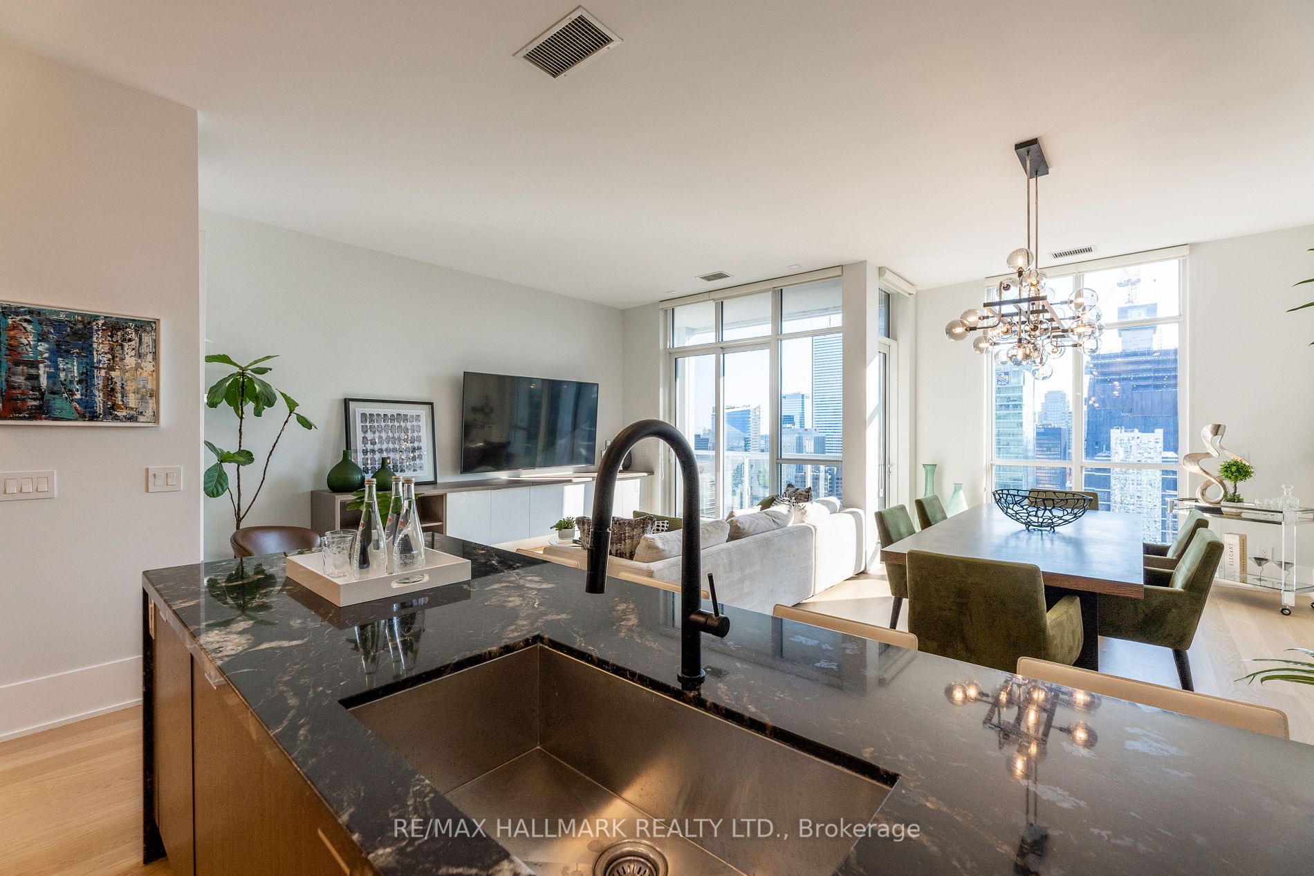 300 Front St W, #4902