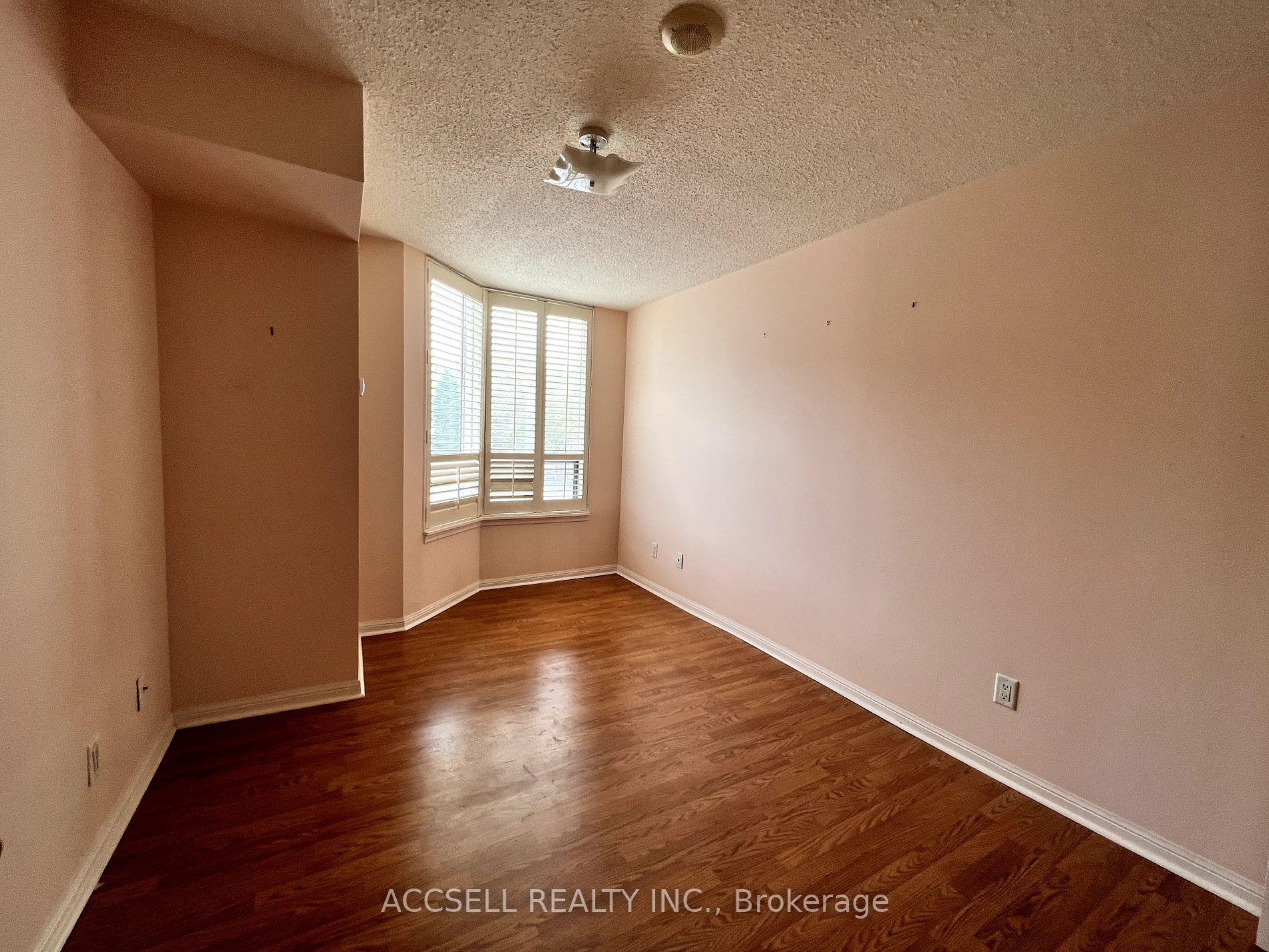 Listing C6021088 - Large Photo # 4