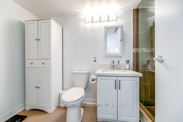 10 Yonge St, #1803