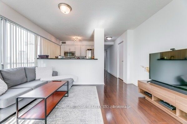 10 Yonge St, #1803