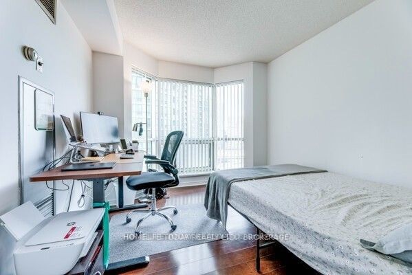 10 Yonge St, #1803