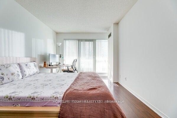 10 Yonge St, #1803