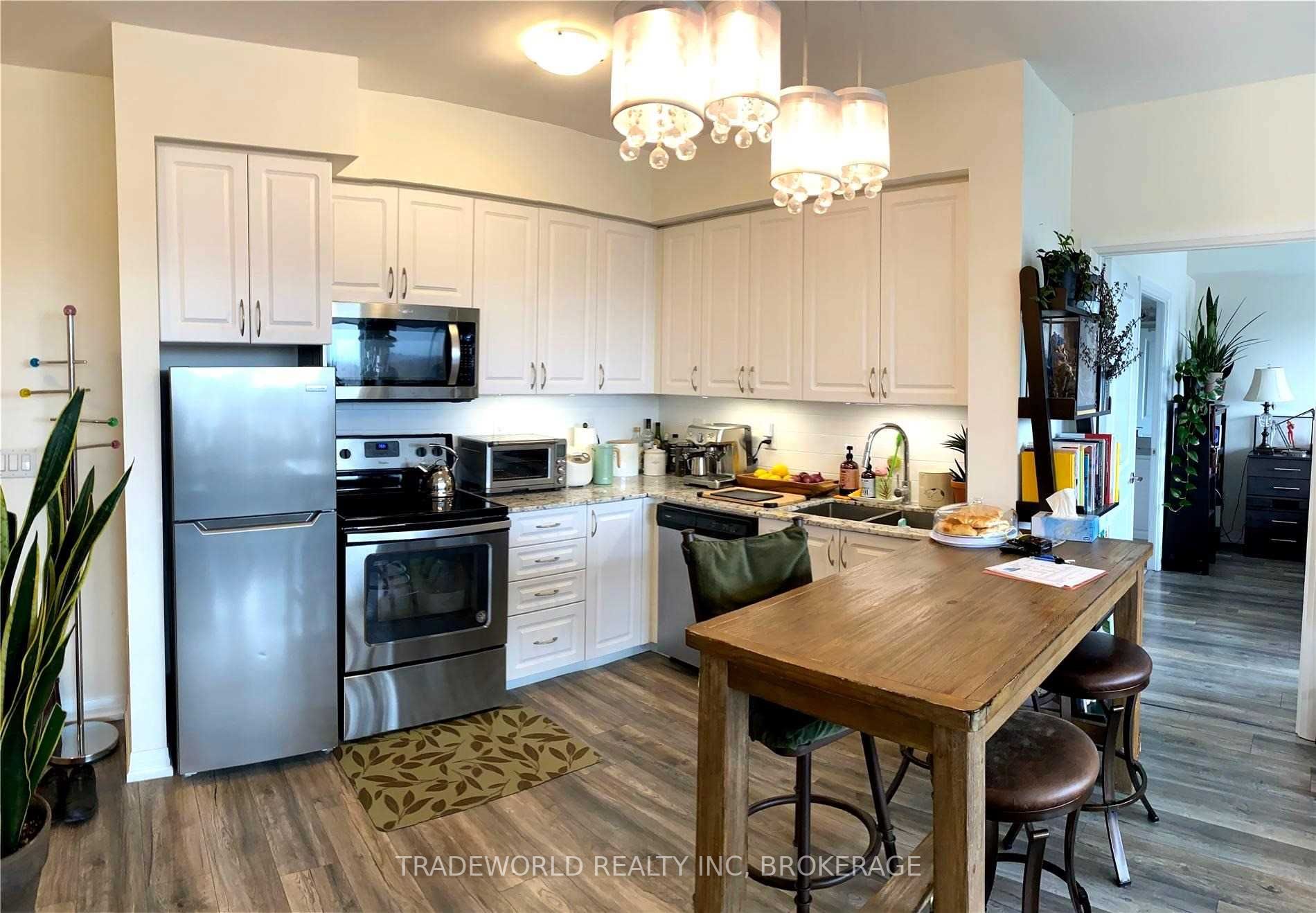 741 Sheppard Ave W, #806
