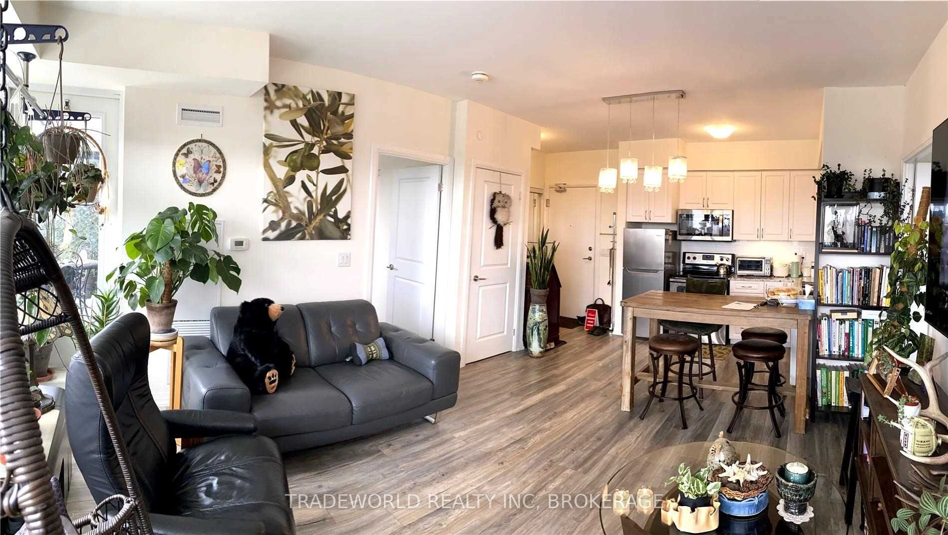 741 Sheppard Ave W, #806