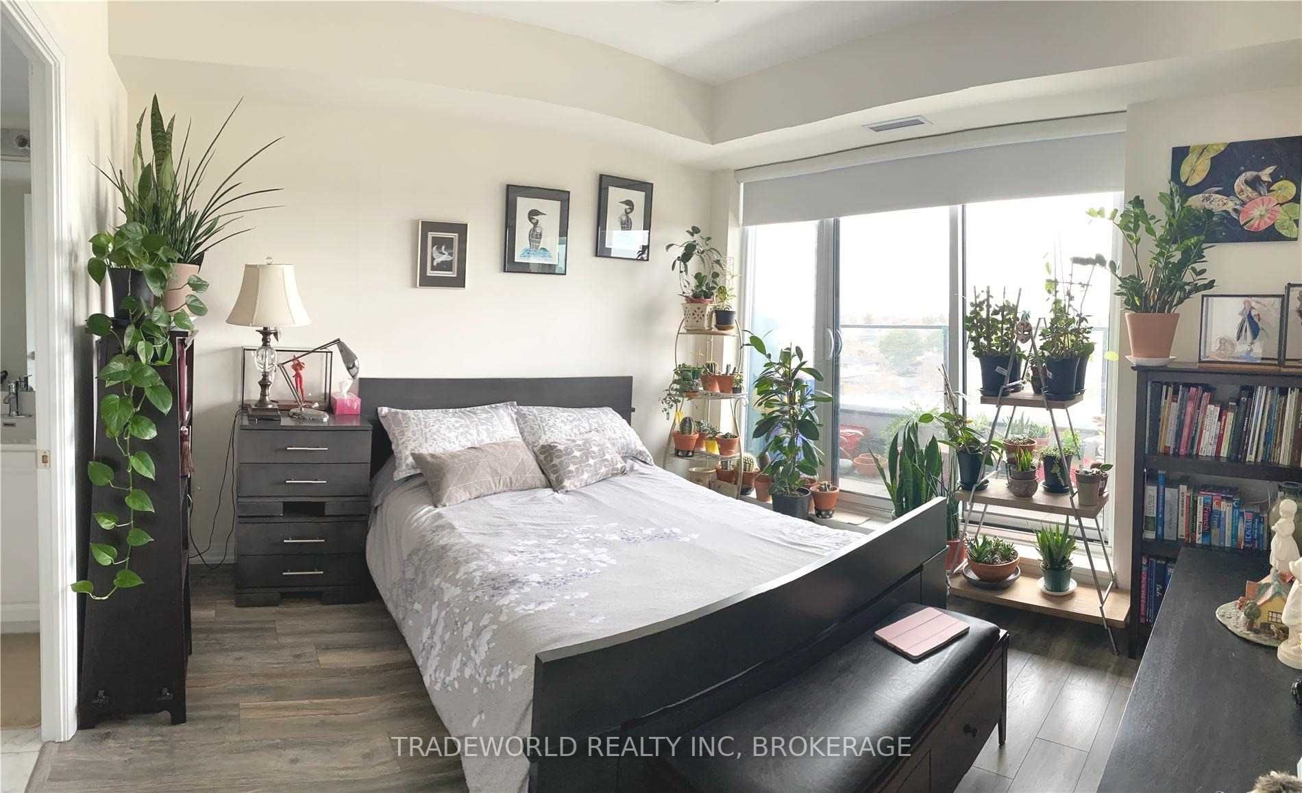 741 Sheppard Ave W, #806