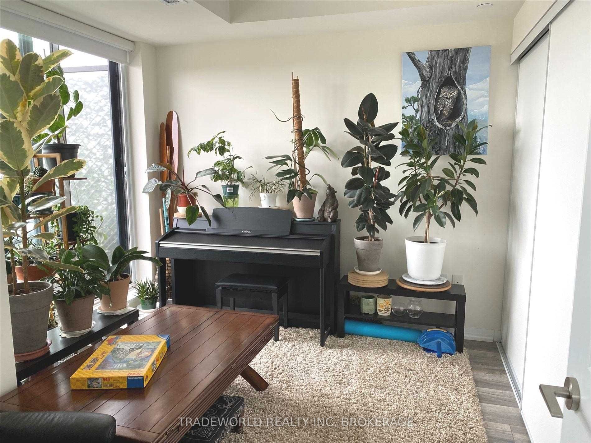 741 Sheppard Ave W, #806