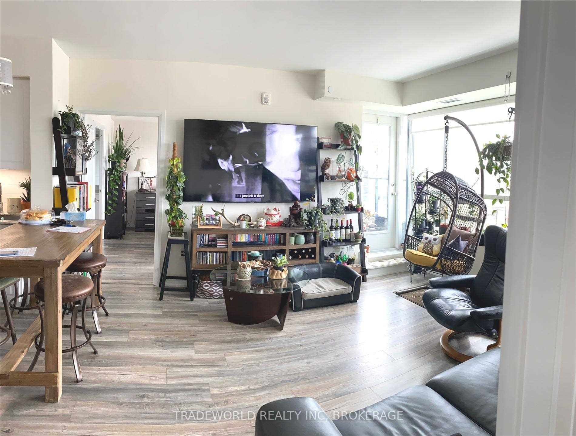741 Sheppard Ave W, #806