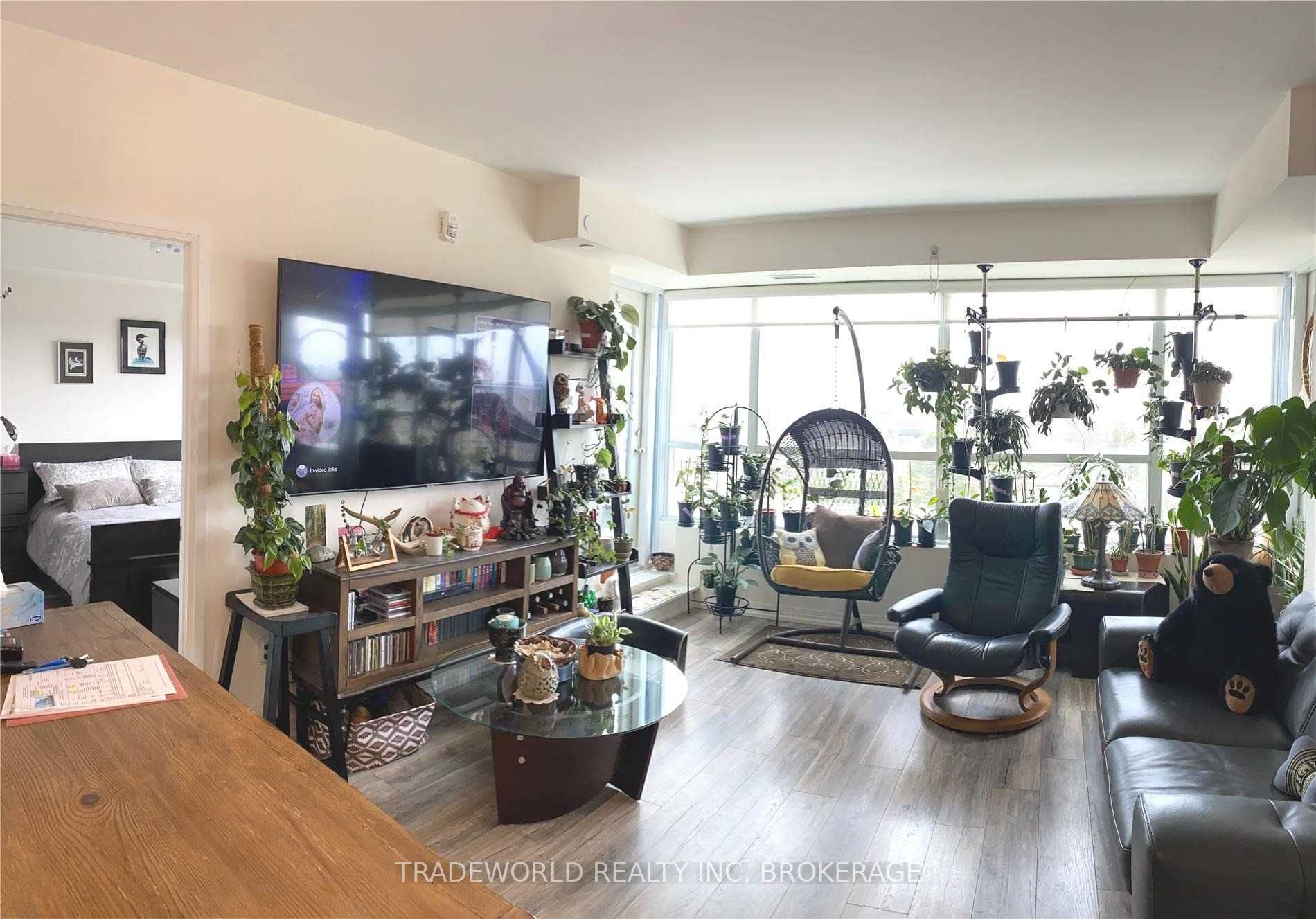 741 Sheppard Ave W, #806