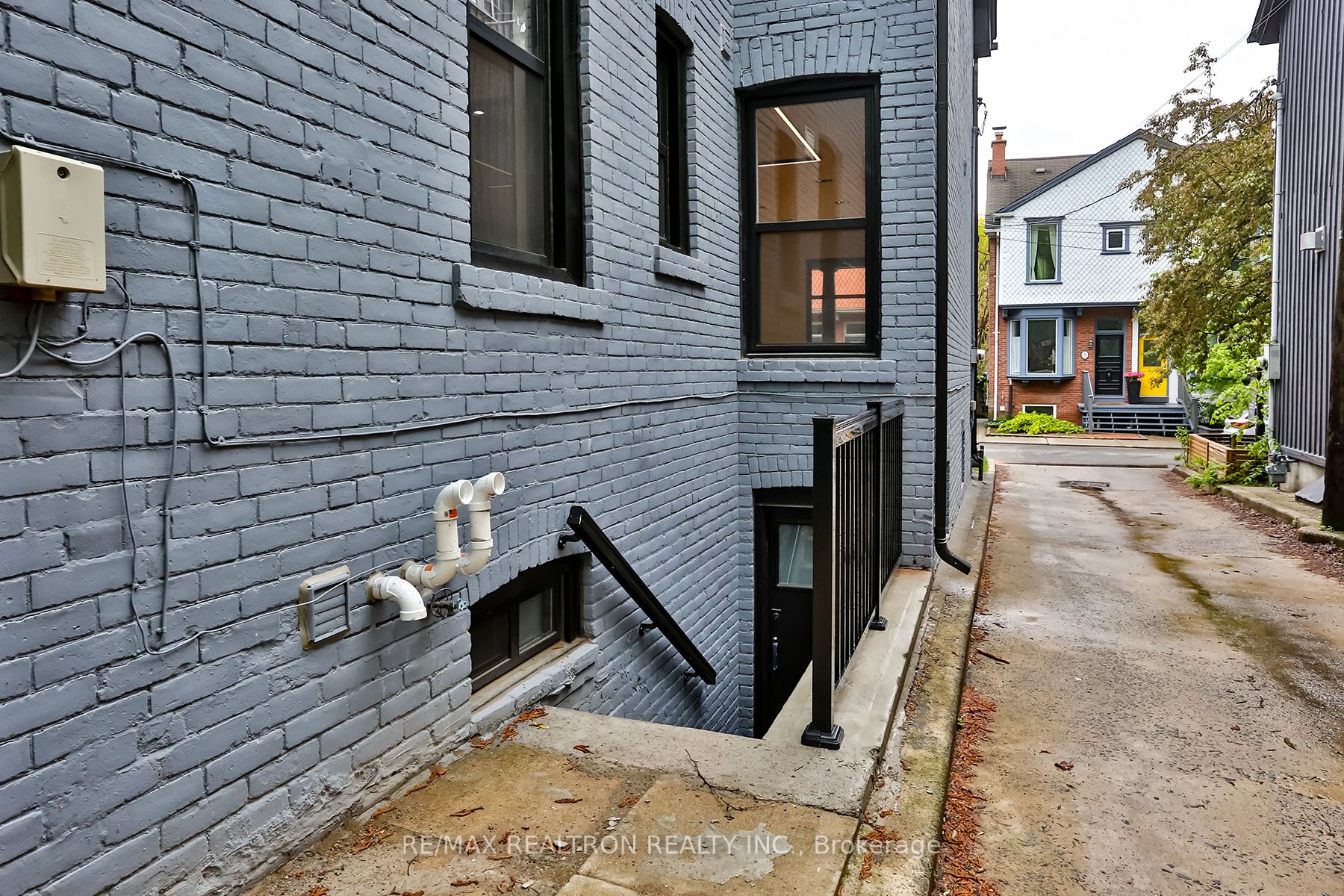 40 Salisbury Ave