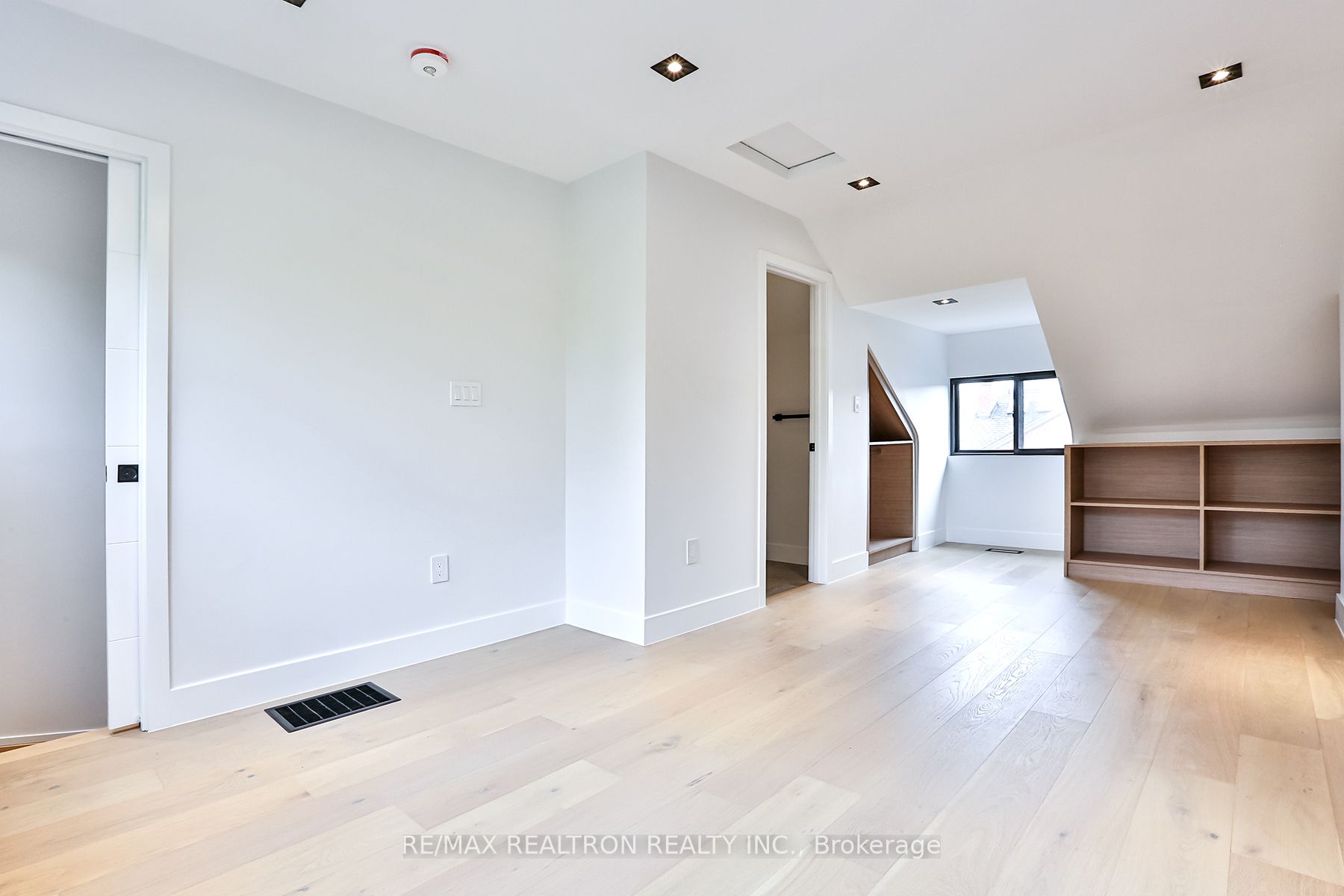 40 Salisbury Ave