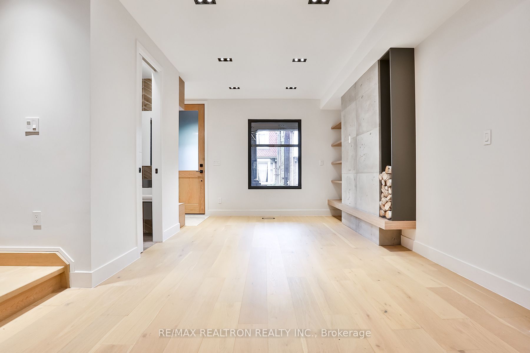 40 Salisbury Ave