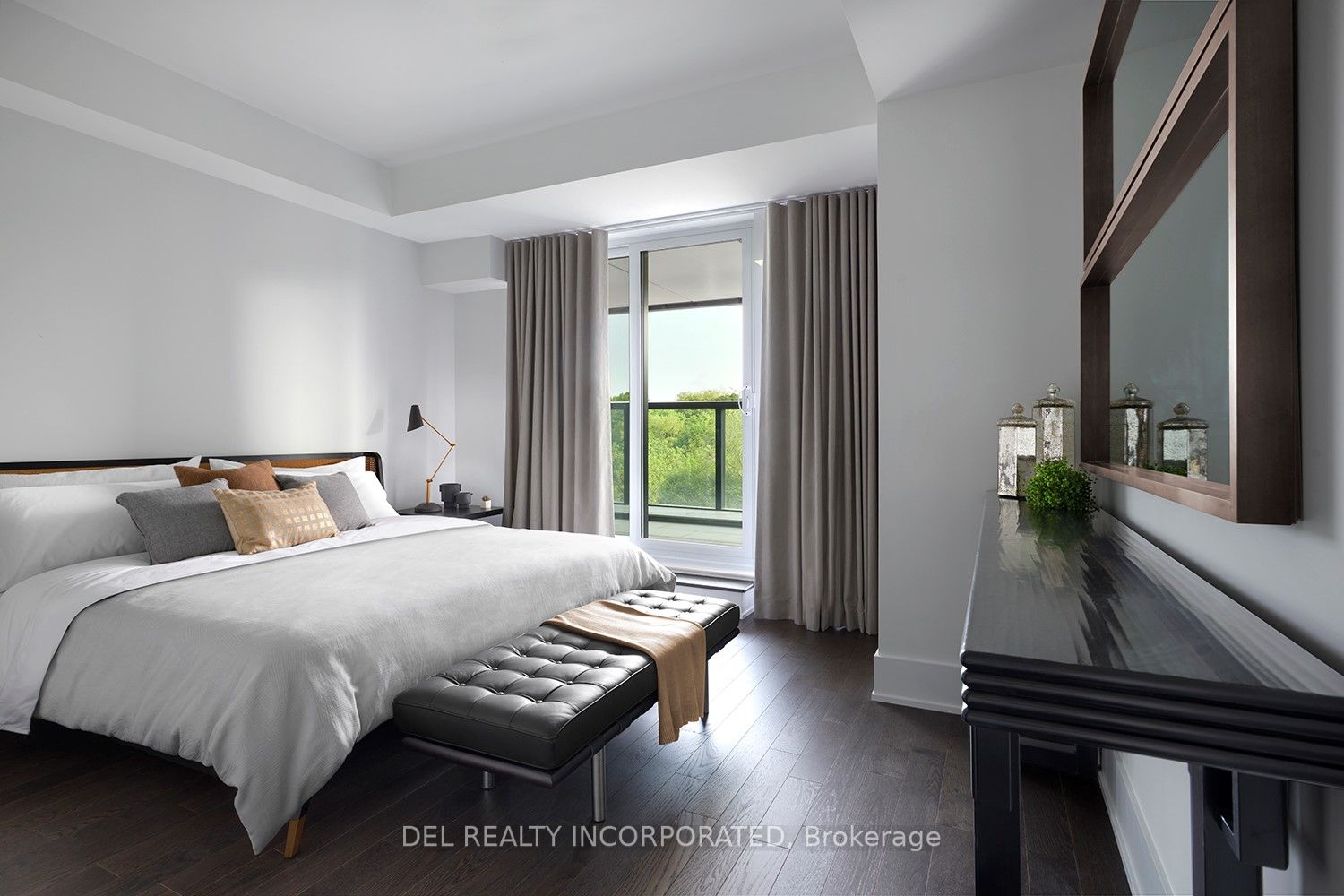 585 Bloor St E, #226