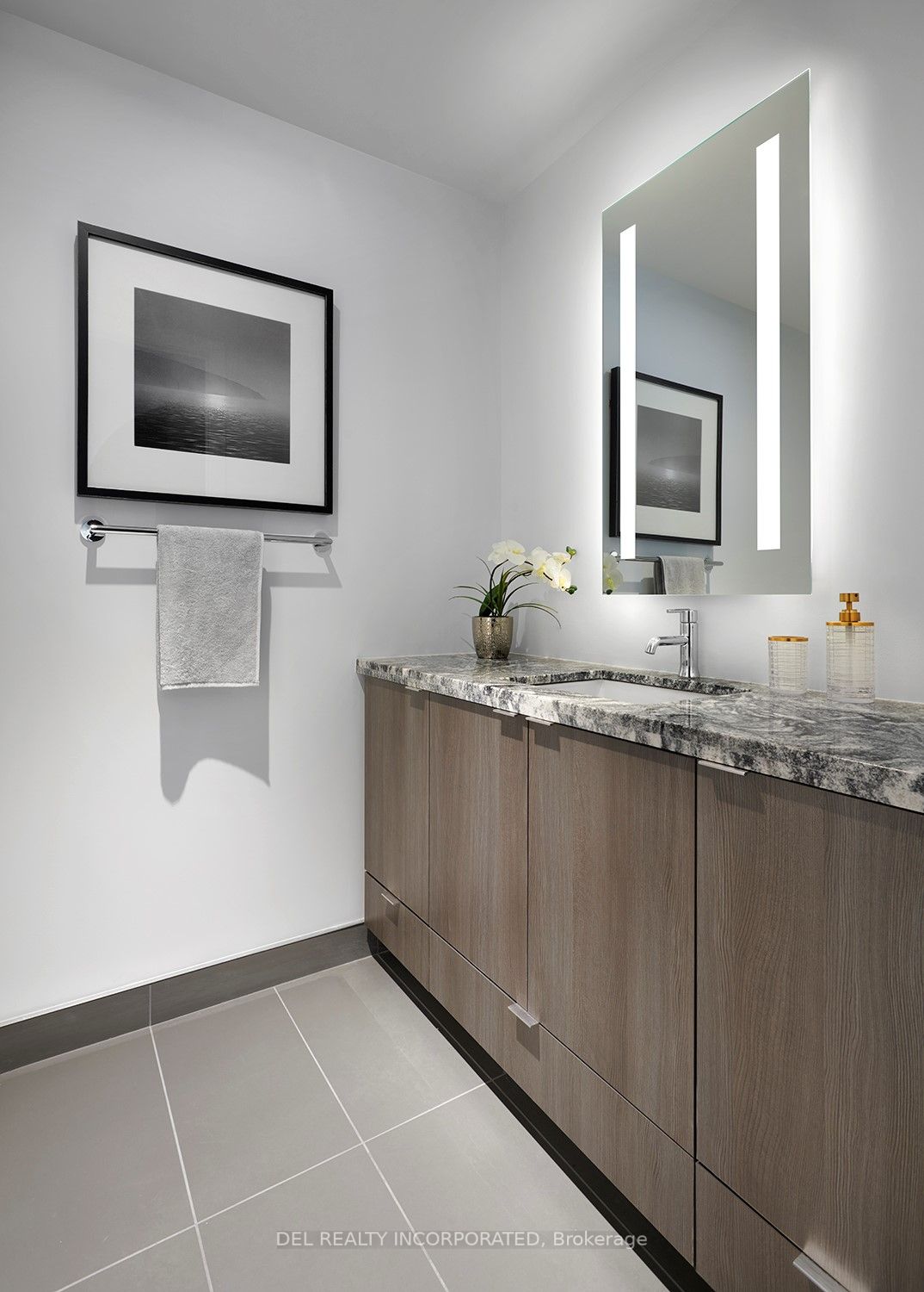585 Bloor St E, #226