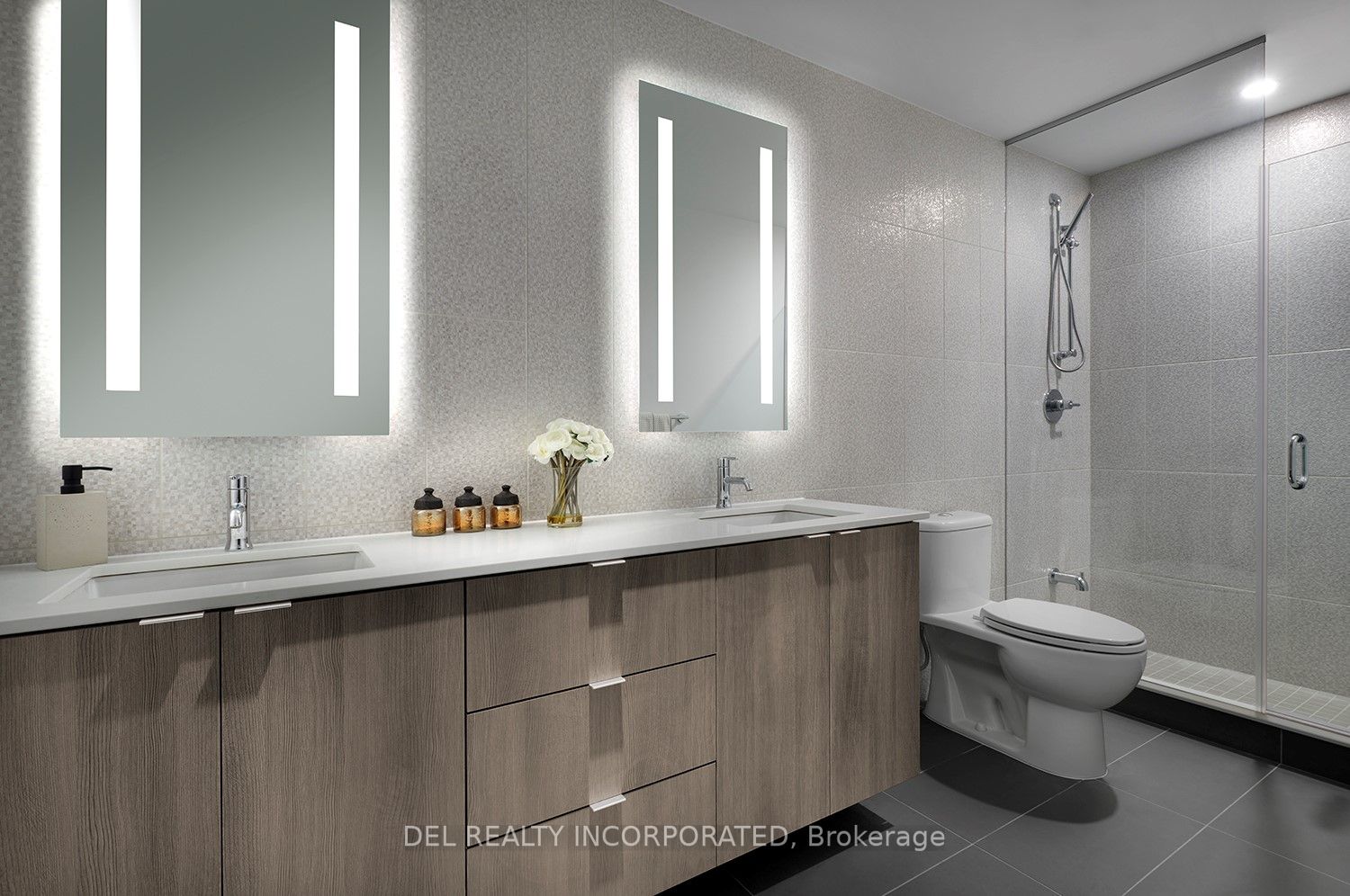 585 Bloor St E, #226