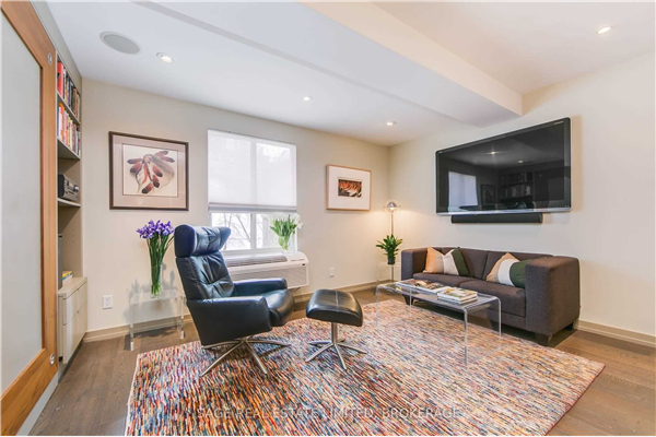 88 Charles St E, Toronto
