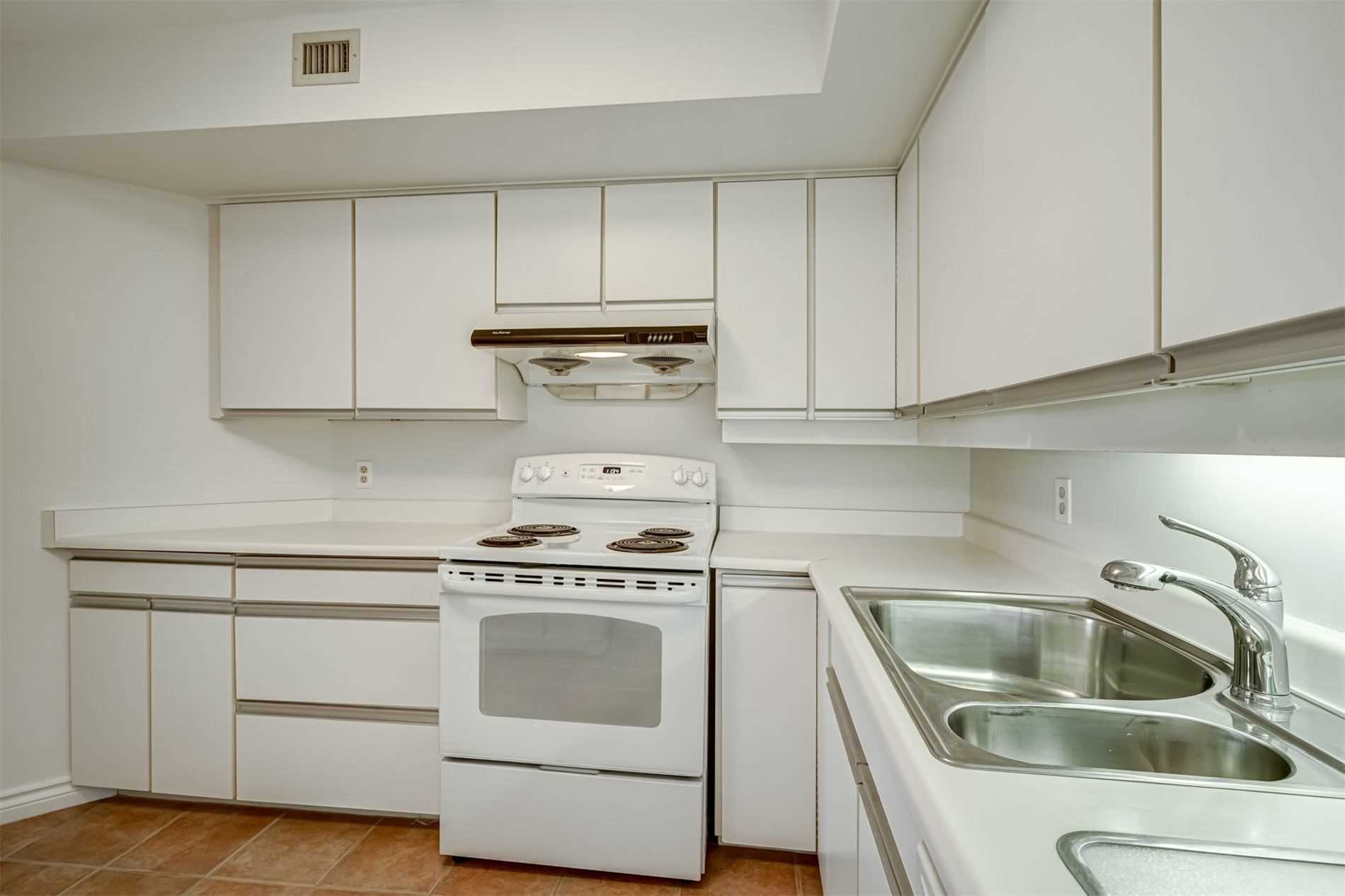 1177 Yonge St, #311
