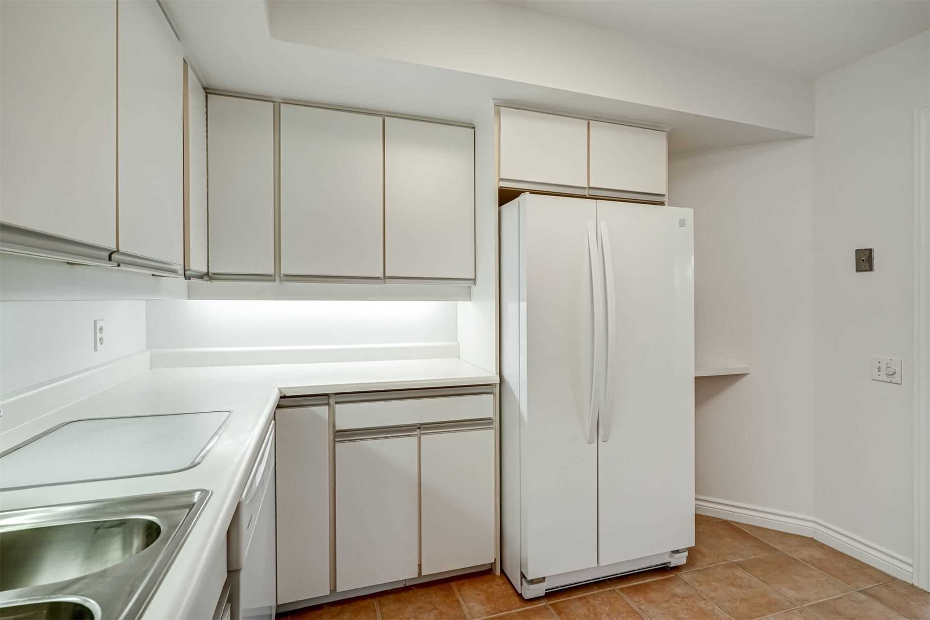 1177 Yonge St, #311