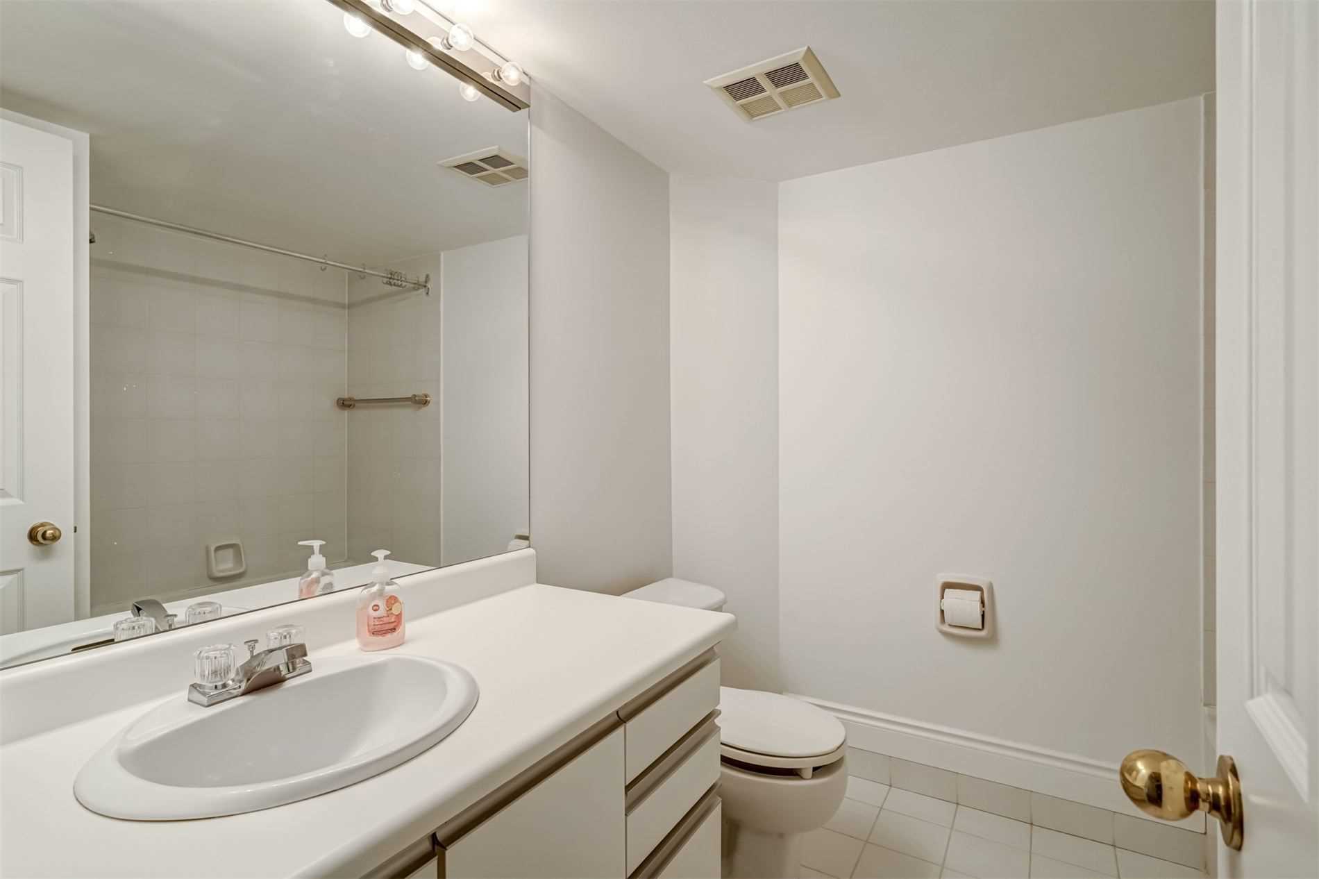 1177 Yonge St, #311