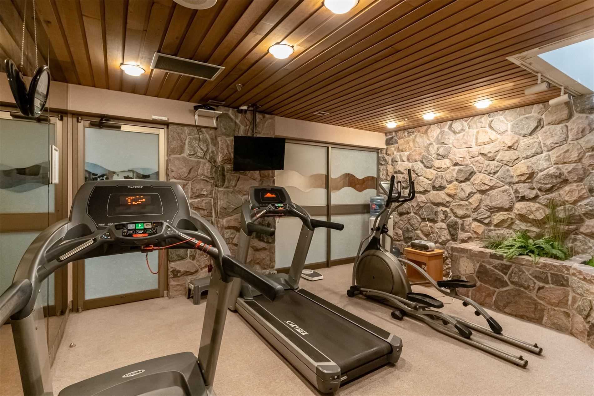 1177 Yonge St, #311