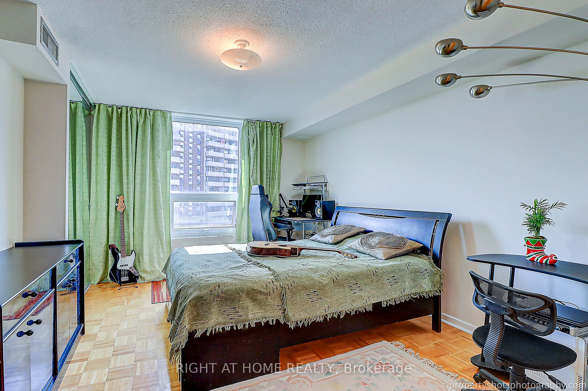 77 Maitland Pl, #1703