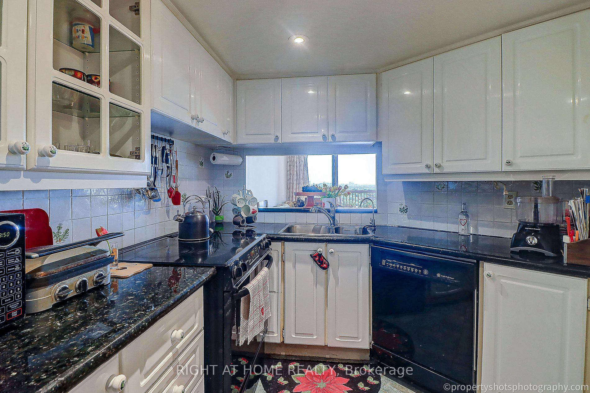 77 Maitland Pl, #1703